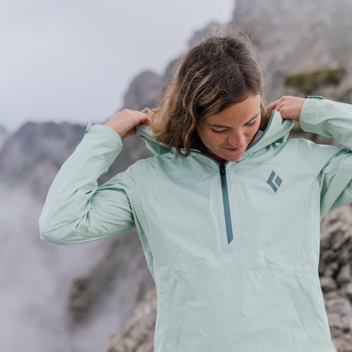 Womens rain jacket clearance canada outlet